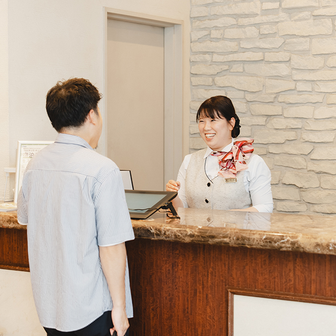 ＜フロント＞ お客様との会話を大切にした接客を行っています